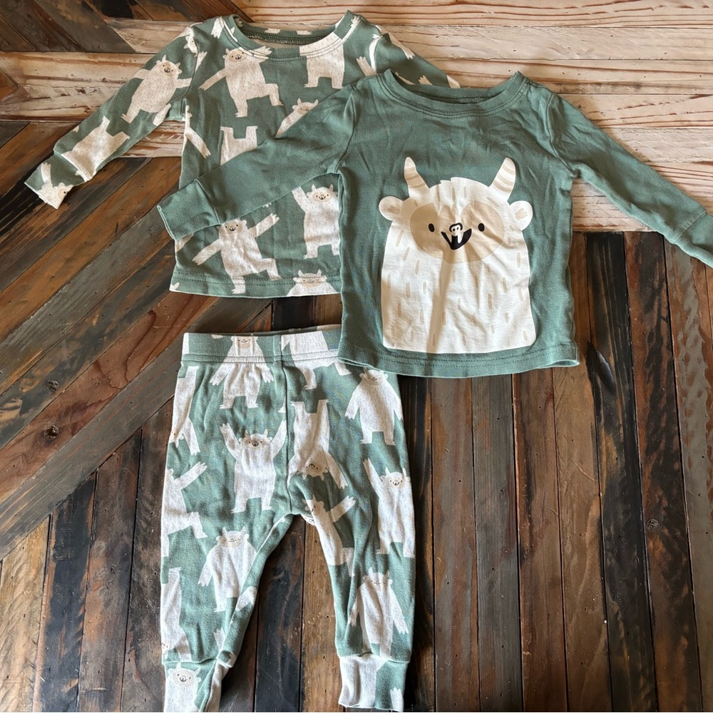 Old Navy Green Yeti Pajamas 3 piece set